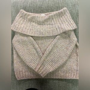 Cute Warm and Fuzzy Light Pink Sweater from H&M! Size Large and Stylish.